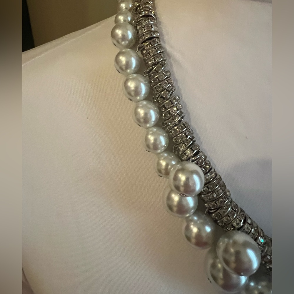 Cache’ statement pearls Necklace - Picture 6 of 9